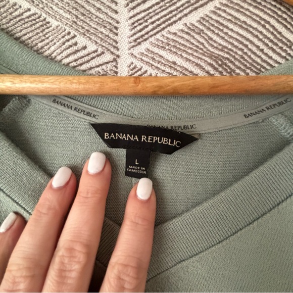 Banana Republic Long Sleeve V-neck Sweater - Picture 4 of 5